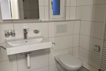 Helle 2.5-Zimmerwohnung in Arlesheim mit Dachterrasse und frisch saniertem Badezimmer