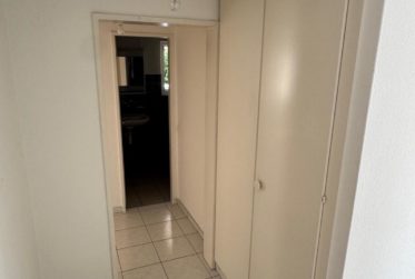 Helle 2.5-Zimmerwohnung in Arlesheim mit Dachterrasse und frisch saniertem Badezimmer