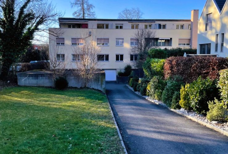 Helle 2.5-Zimmerwohnung in Arlesheim mit Dachterrasse und frisch saniertem Badezimmer