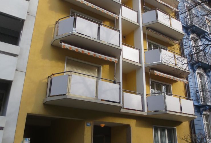 Garagenbox im Gundeli-Quartier mit elektrischem Antriebstor