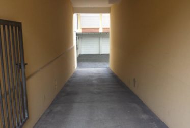 Garagenbox im Gundeli-Quartier mit elektrischem Antriebstor