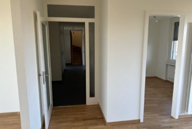 Erstvermietung: Frisch renovierte 6.5-Zimmer-Maisonettewohnung mit zwei Terrassen