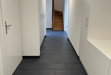 Erstvermietung: Frisch renovierte 6.5-Zimmer-Maisonettewohnung mit zwei Terrassen