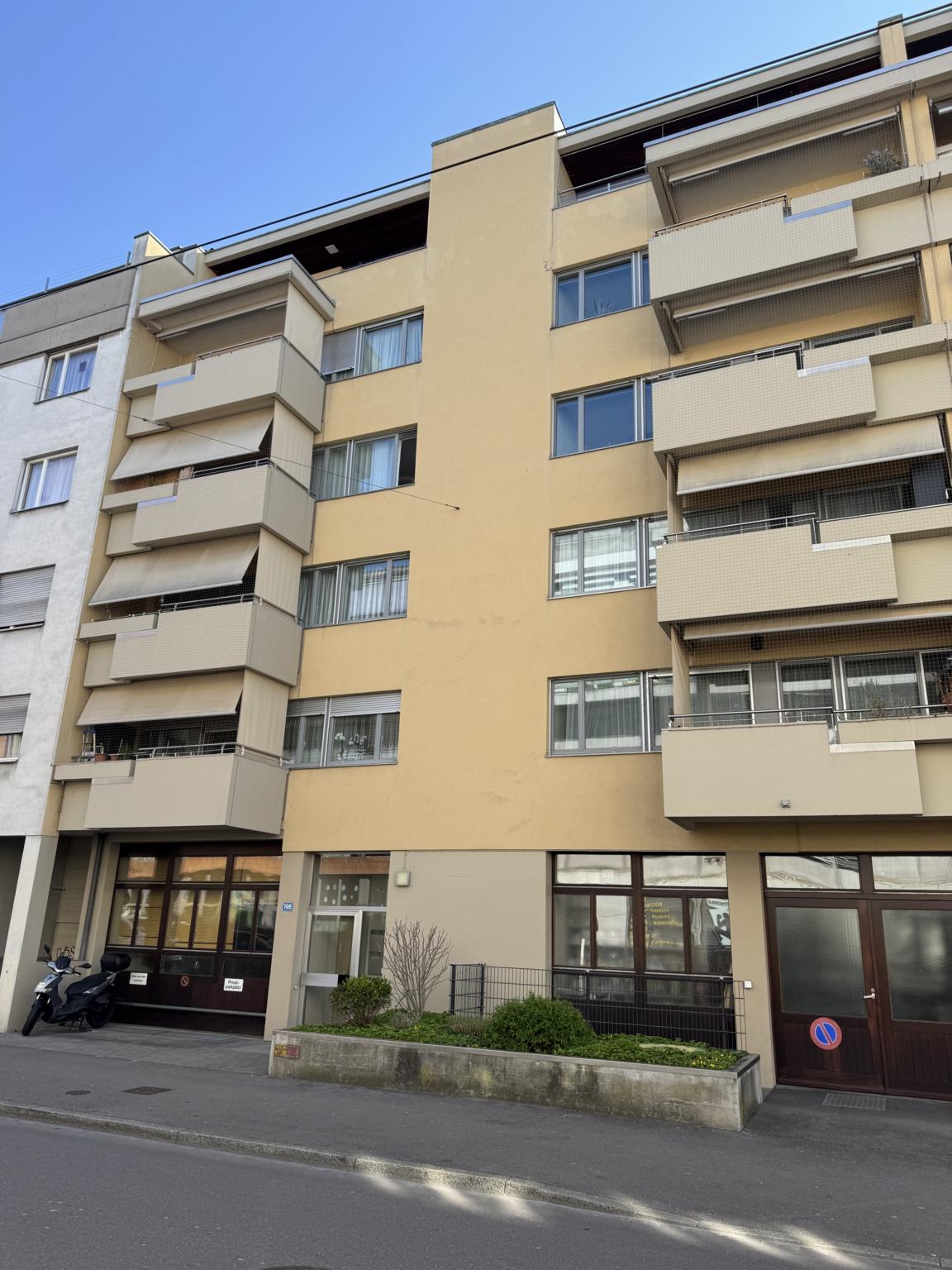 Erstvermietung: Frisch renovierte 6.5-Zimmer-Maisonettewohnung mit zwei Terrassen